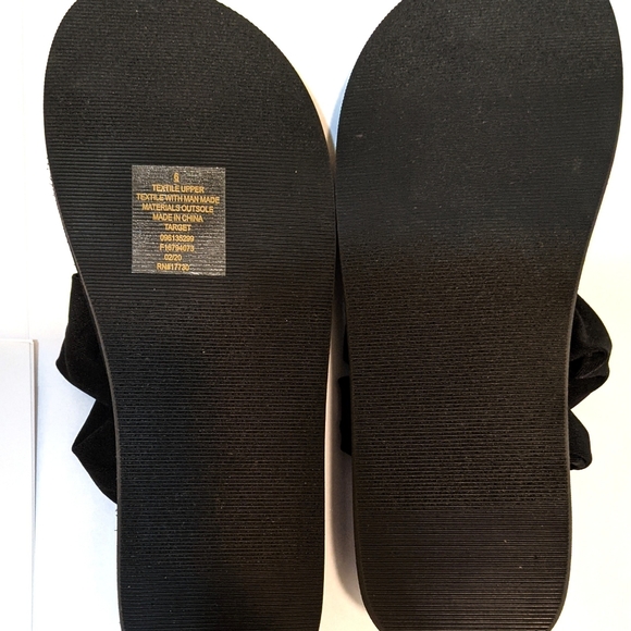 Shade & Shore Black Sandals - Picture 2 of 2